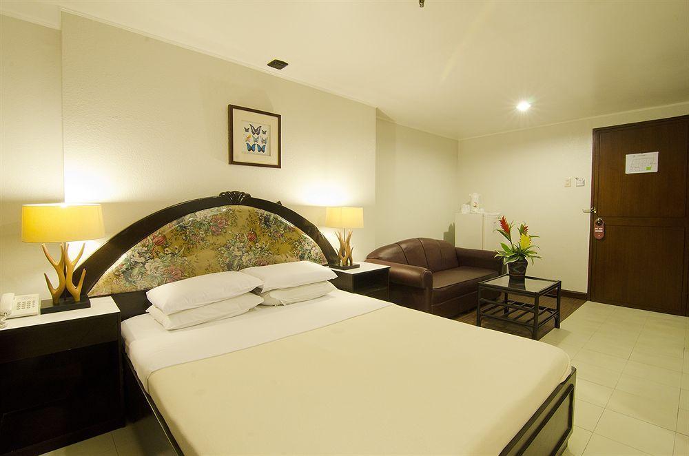 Asia Stars Hotel Tacloban Exteriör bild
