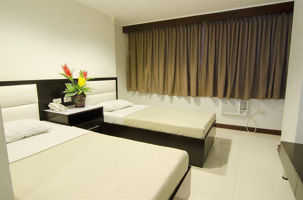 Asia Stars Hotel Tacloban Exteriör bild